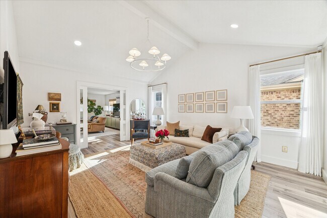 Building Photo - 5907 Hewitt Dr