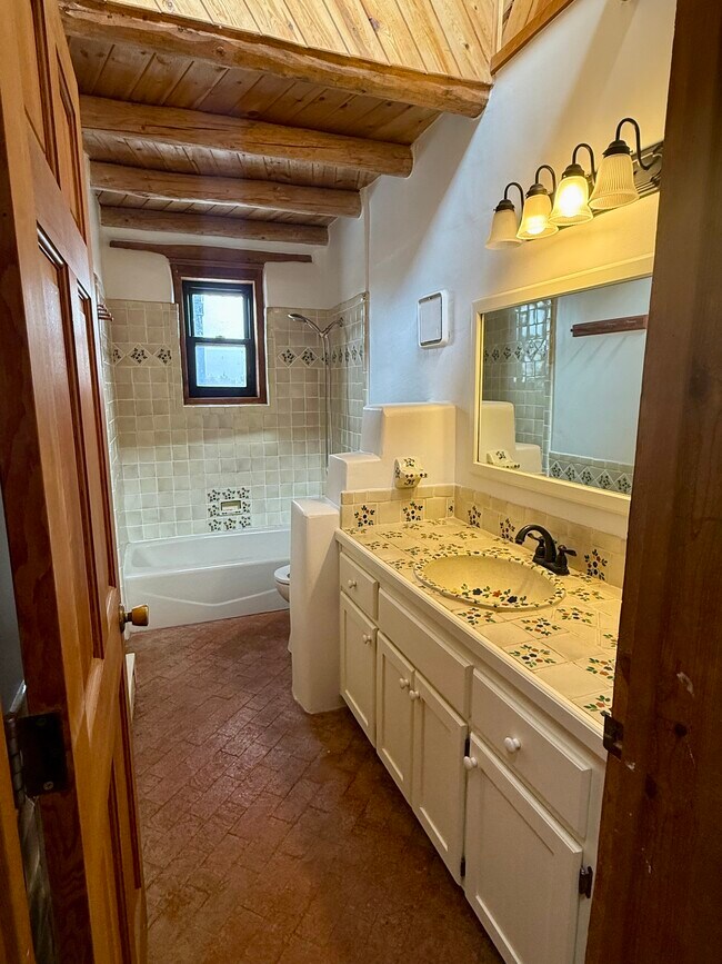 Building Photo - 5 Laughing Raven Rd