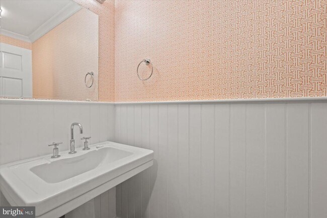 Building Photo - 4905 Dorset Ave