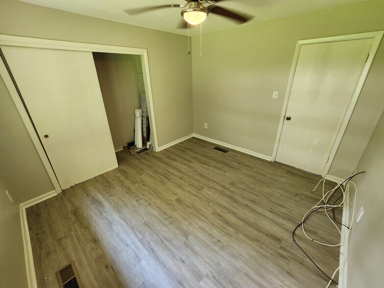 Building Photo - Room in House on Danforth Rd SW