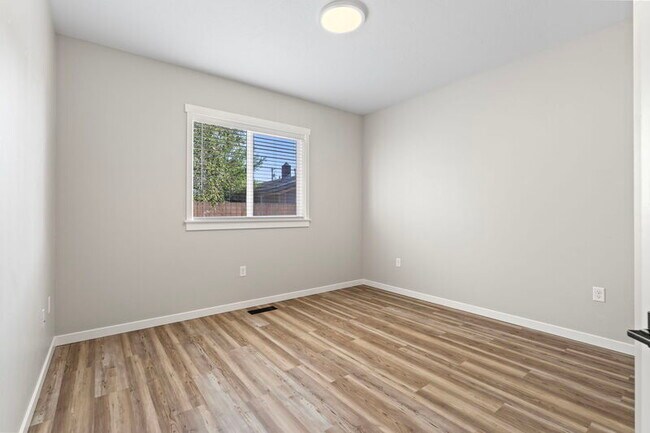 Building Photo - 3716 Custer Dr