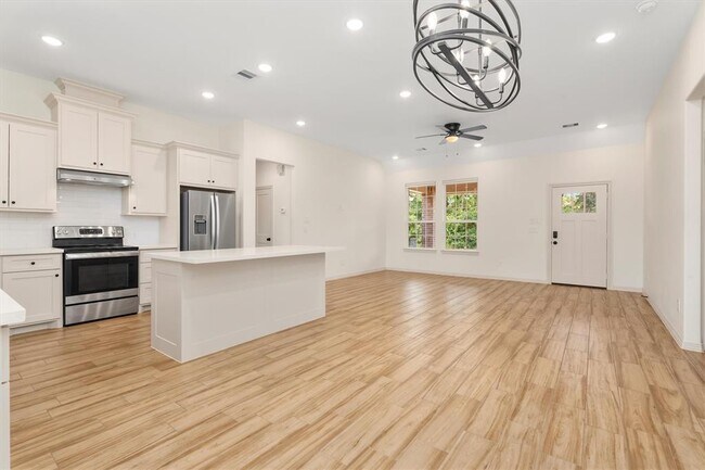Building Photo - 24738 Roscommon Ln