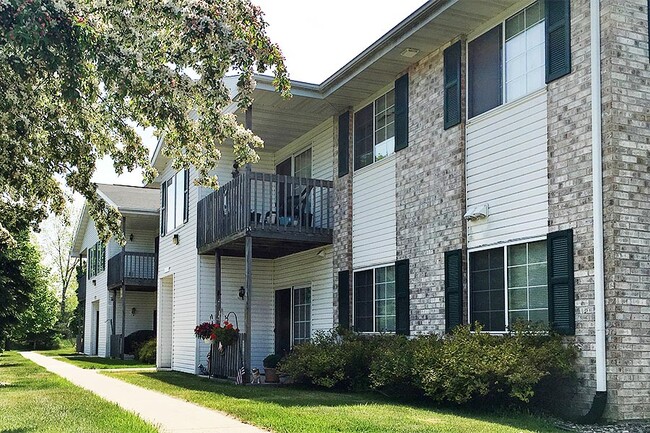 Building Photo - STURGEON BAY APARTMENTS