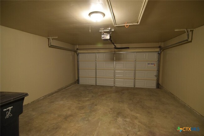 Building Photo - 4201 Bluestem Ln