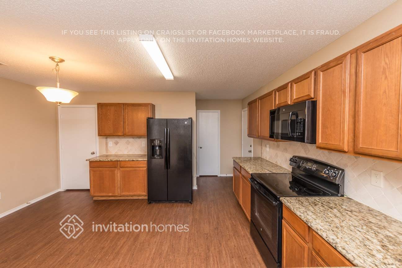 Building Photo - 3450 Post Oak Dr