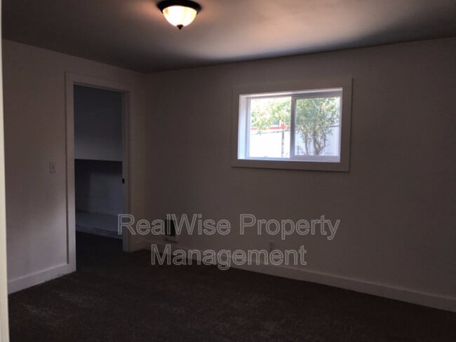 Building Photo - 720 Siskiyou Blvd