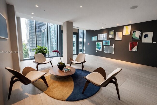 Building Photo - 460 NE 28th St