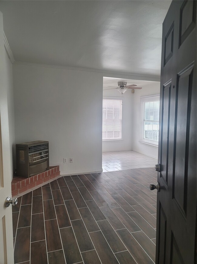 Building Photo - 1914 Binz St