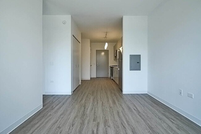 Building Photo - 801 W Van Buren St