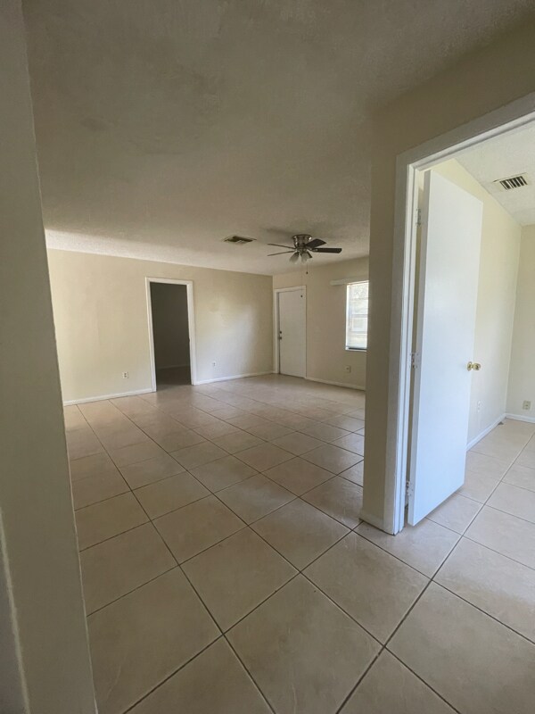 Building Photo - 16xx Barbarie Ln