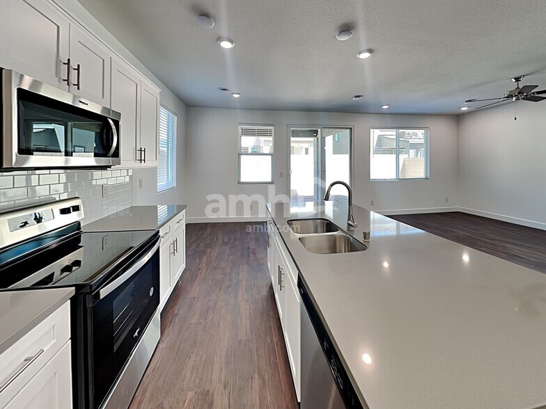 Building Photo - 8926 Tiger Tooth Ave