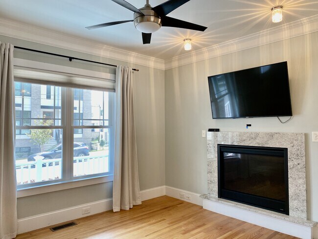 Building Photo - 305 Mallard Ave