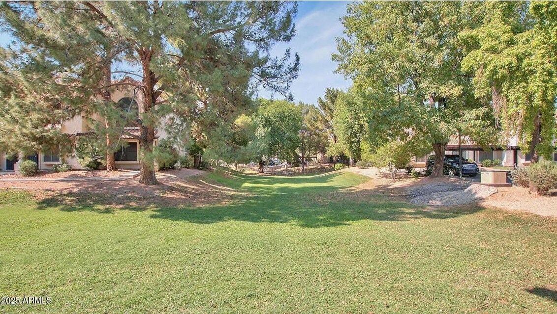 Building Photo - 921 W University Dr