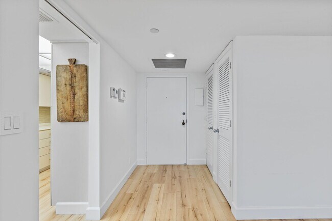 Building Photo - 3440 S Ocean Blvd