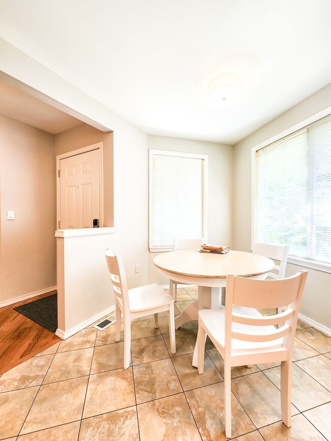 Building Photo - Available NOW - 3bd Home on Gleneagle's 14...