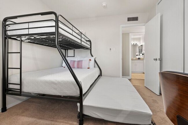 Building Photo - UN-FURNISHED!! 3 Bedroom/ 2Bath in Heart of Scottsdale!!