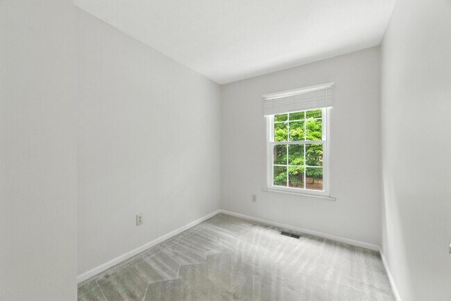 Building Photo - 39 Oneonta Drive Newport News VA 23602