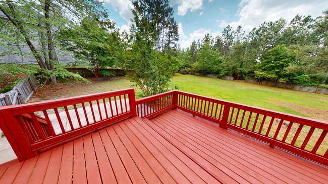 Building Photo - Large 5 Bedroom with Large Fenced in Back ...