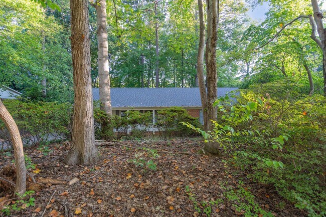 Building Photo - Quiet Cottage in Greensboro NC