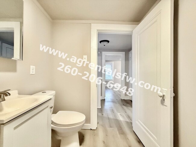 Building Photo - 2 Bedroom House