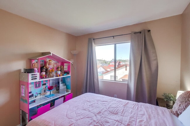 Building Photo - 6434 Bullock Dr