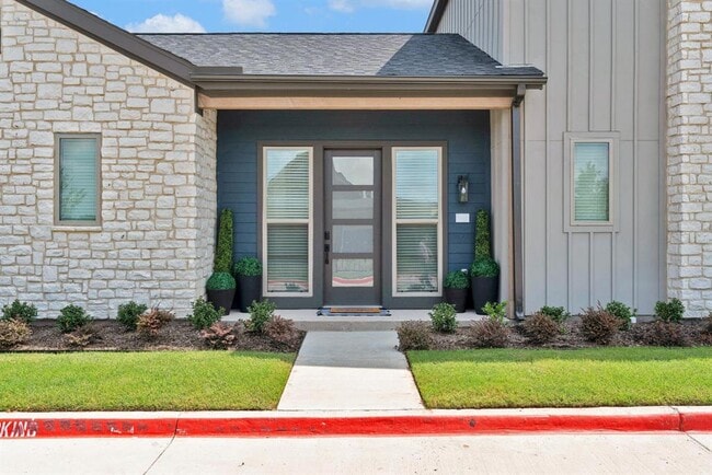 Building Photo - 1652 Spaniel Ave