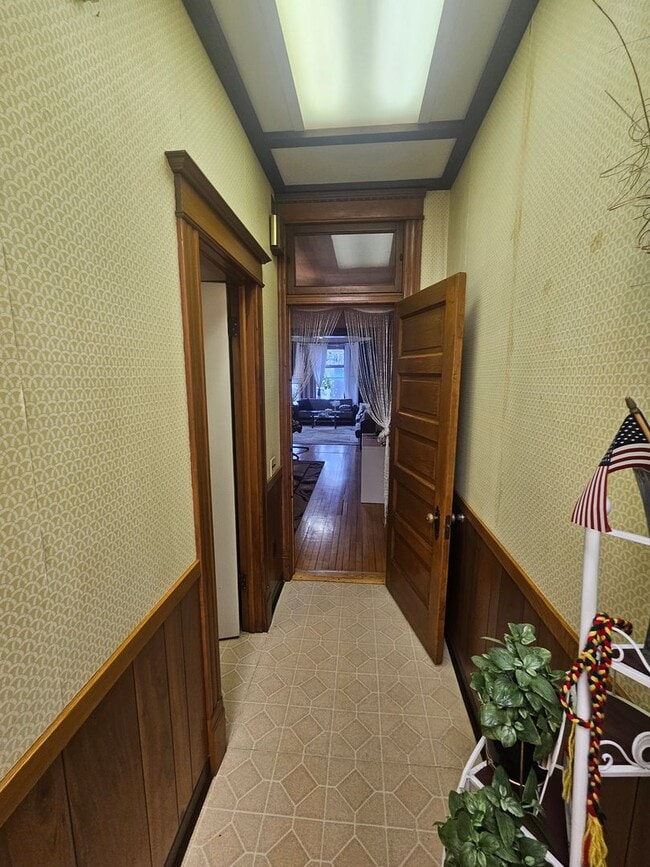 Building Photo - 1132 W Wrightwood Ave