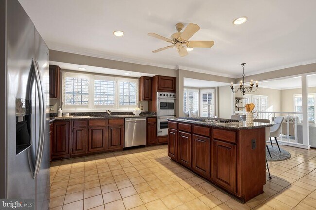 Building Photo - 8815 Surrey Ct