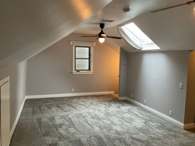 Building Photo - 154 N Shaffer St