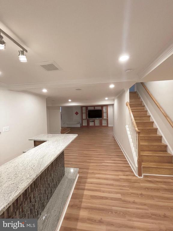 Building Photo - 9309 Main St