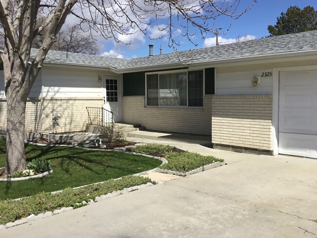 Building Photo - Super Cute..1607 sq. ft 3 Bedroom, 2.5 bat...