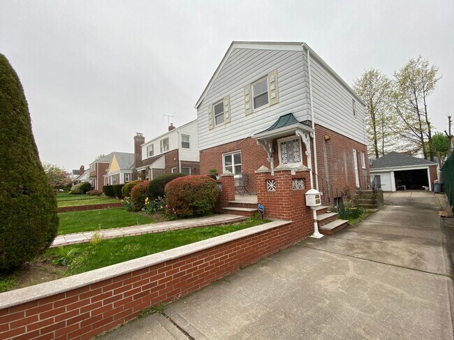 Building Photo - 76-12 175th St