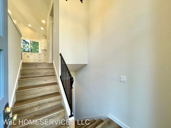 Building Photo - 4 br, 3 bath House - 12903 NE 76th St