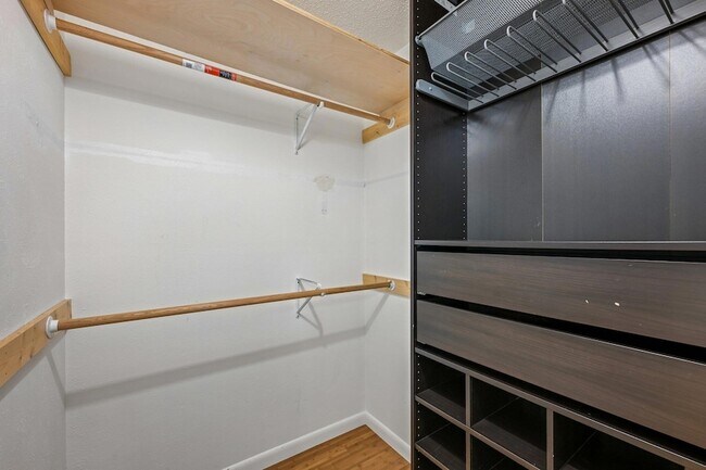 Building Photo - 2717 Charlesworth Dr