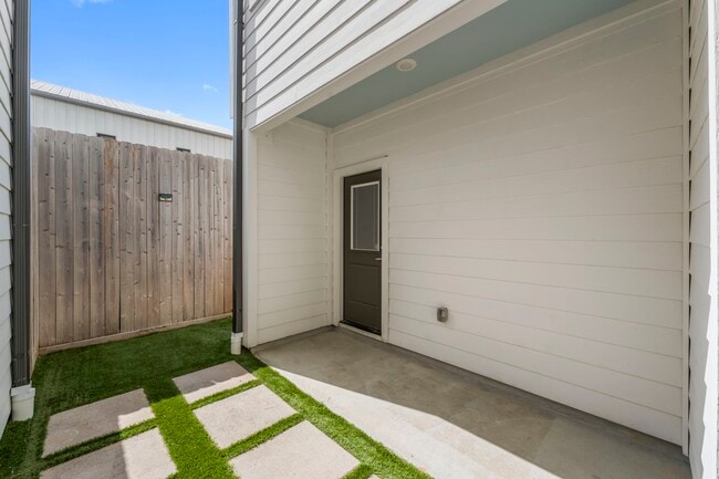 Building Photo - 954 Fisher St