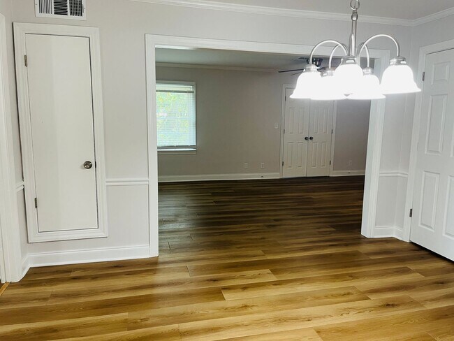 Building Photo - Wow! Newly renovated 2 bedroom 2 bathroom unit in Lithonia. Must see!