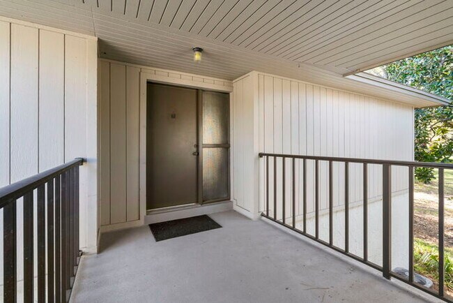 Building Photo - 16 Alcira Ct