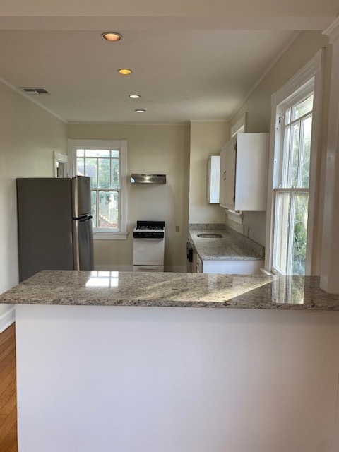 kitchen - 5710 Willow St