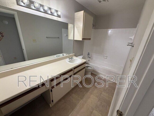Building Photo - 5501 Rosebriar Way