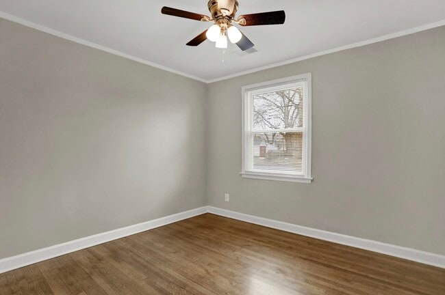Building Photo - 1080 Larry Ln