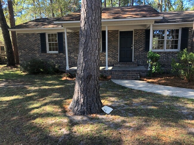 Building Photo - 201 Iris Dr