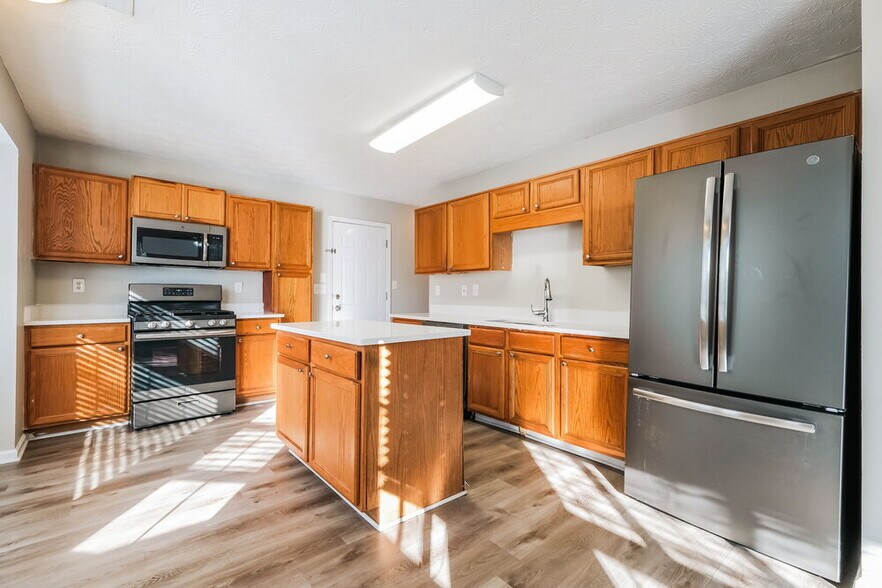 Building Photo - 100 Old Surrey Ct