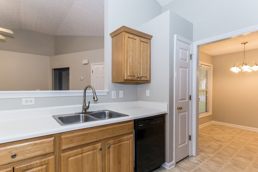 Building Photo - 180 Lake Cove Approach