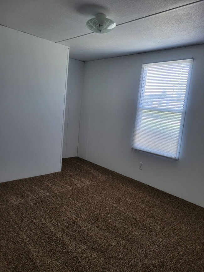 Building Photo - Ready to Move in