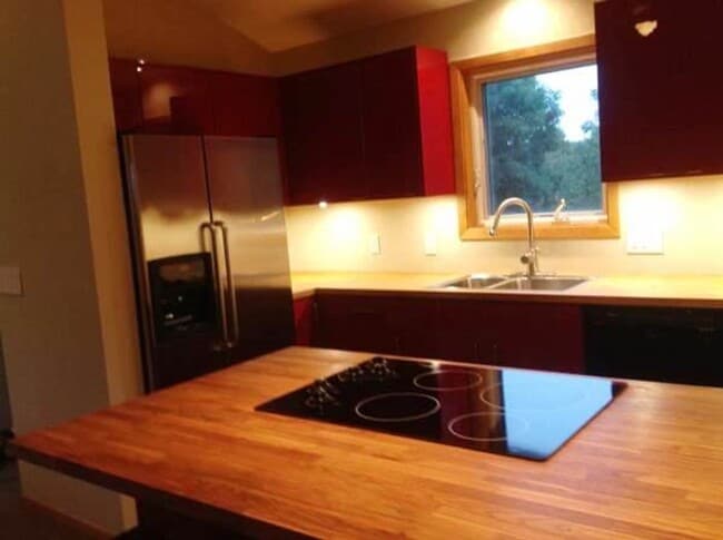 Building Photo - AVAILABLE June 1st! Spacious and Updated 2 Bedroom, 1.5 Bathroom Townhome