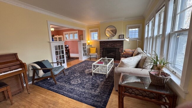 Building Photo - 505 N 16th Ave E