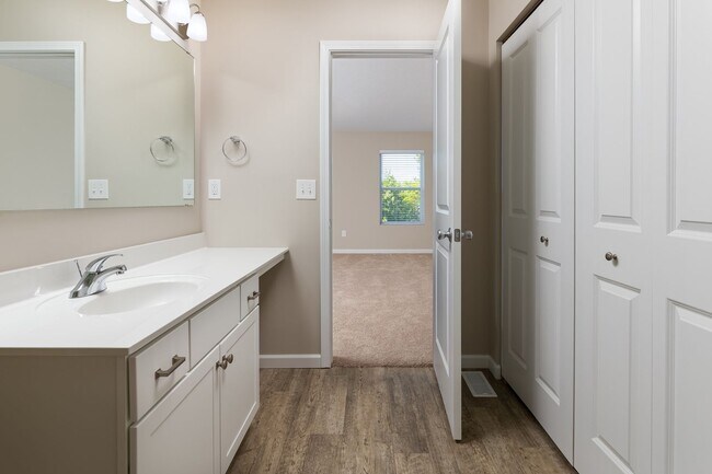 Building Photo - Outstanding Newer Home
