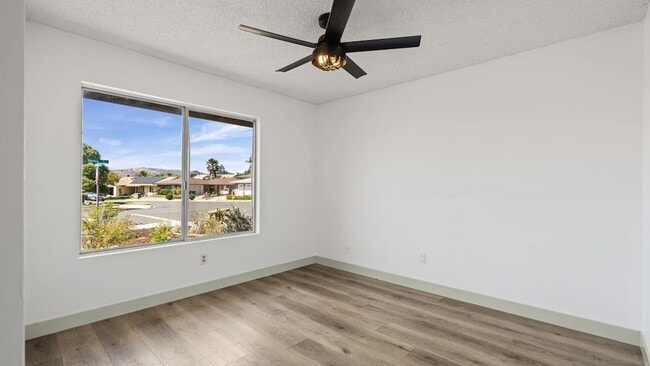 Building Photo - 1695 Kenora Dr