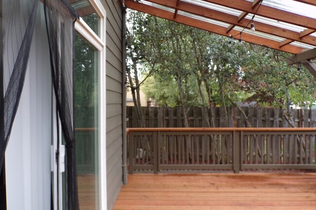 Building Photo - 12982 SW Kameron Way