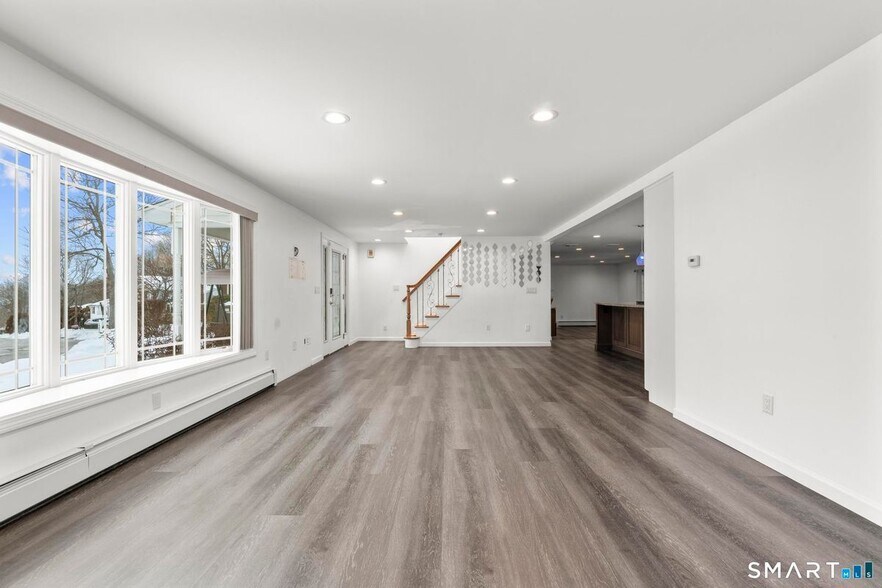 Building Photo - 125 Birchwood Dr